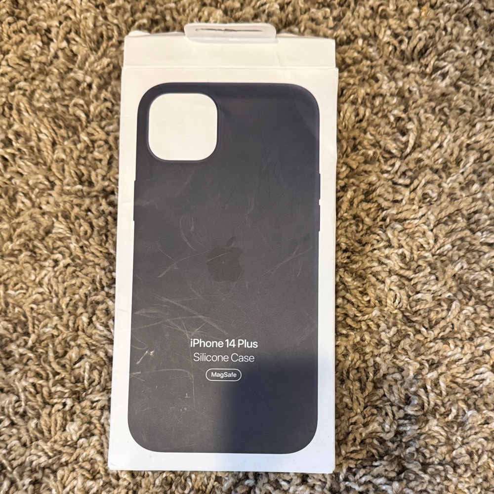 Apple iPhone 14 Plus Silicone Case with MagSafe - Charcoal